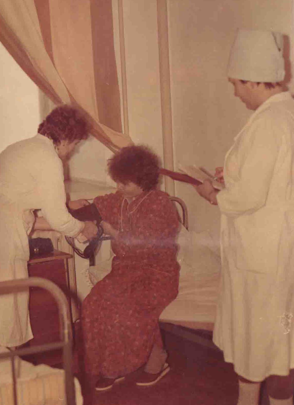 Акушер-гинеколог Солдатенко Л.Г., медсестра Исеева Д.А.  1982 год