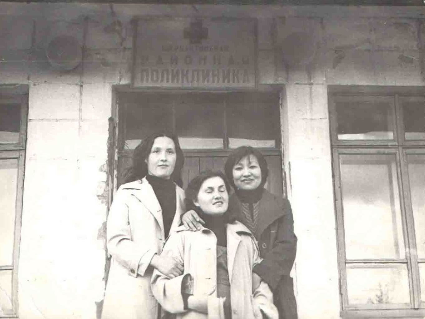 Медсестры - Исеева Д., Зайцева С., Каримова Н. 1980 год