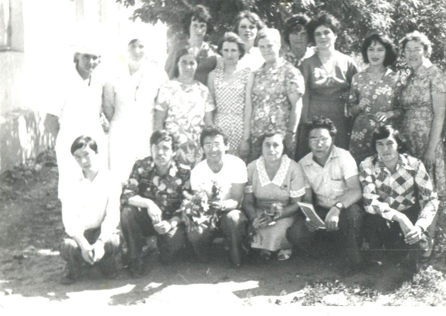 Коллектив райбольницы 9 мая 1978 год. Личный архив Самойленко Тамары Николаевны