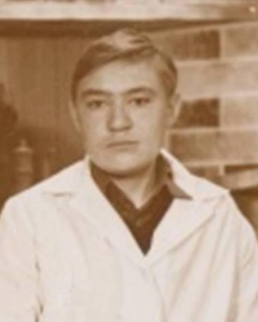 Кутузов Александр Петрович работал стоматологом 1986 - 1994 годы в с. Александровка