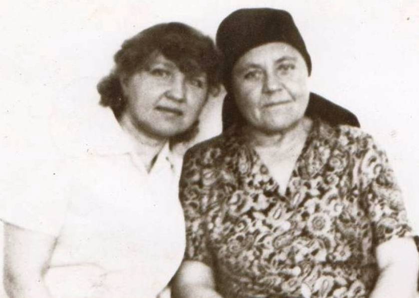 Вейс Валентина Григорьевна и Потапова Нина Егоровна работали в 1970 годах в с. Александровка