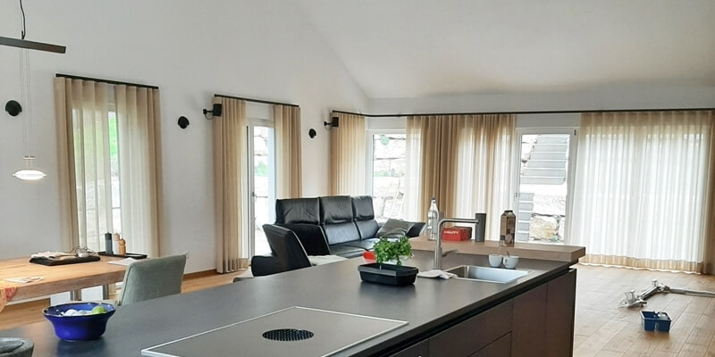 Moderne Wellenvorhänge in einem offenen Wohnraum im Main-Kinzig-Kreis - von Lamellen Junker aus Langenselbold