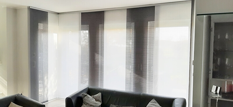 Flächenvorhang nach Maß in einem Wohnzimmer im Main-Kinzig-Kreis