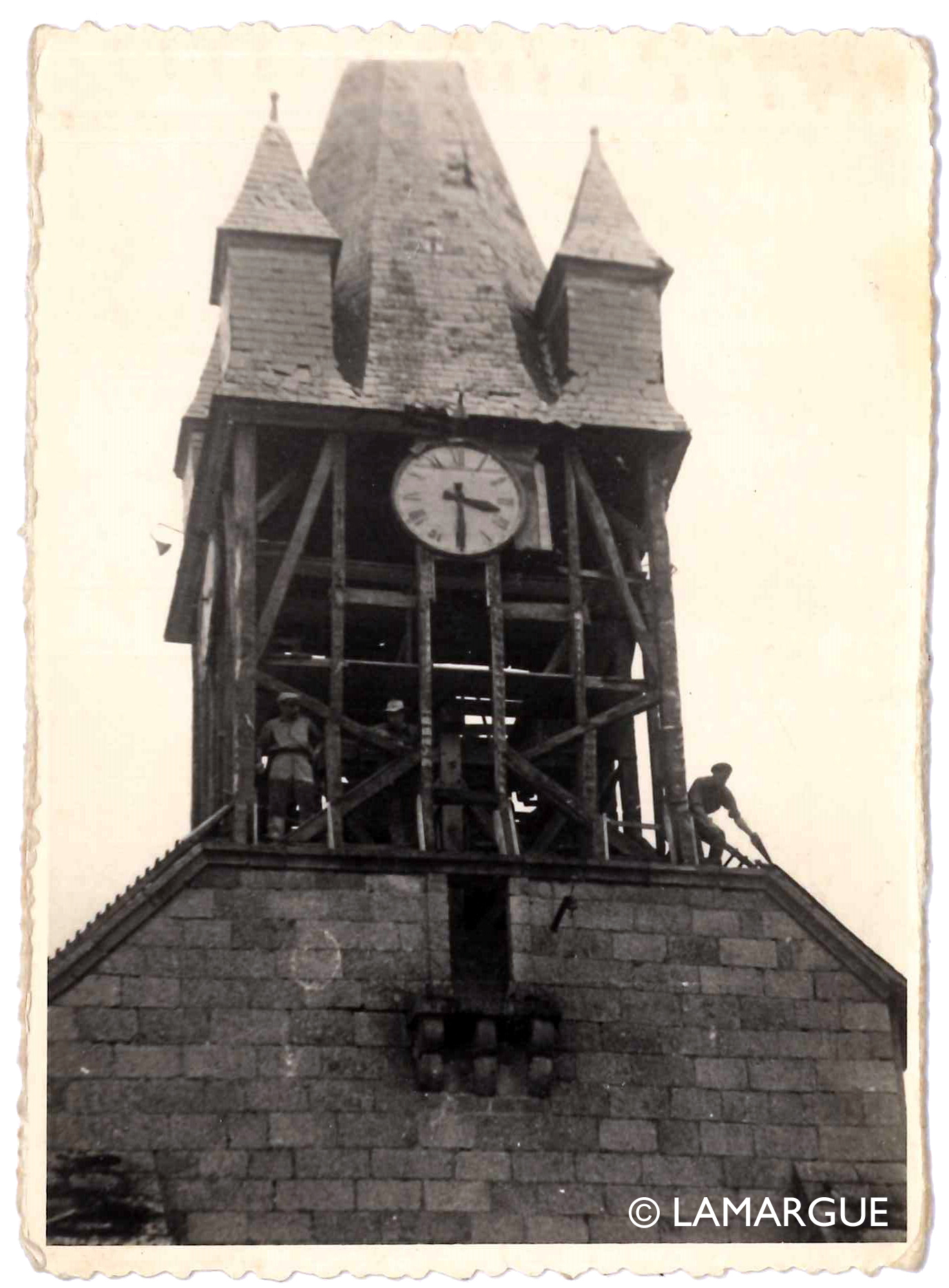 Clocher à 4 clochetons d'angle, déconstruit en 1955-1956 - Crédit photo Collection LAMARGUE