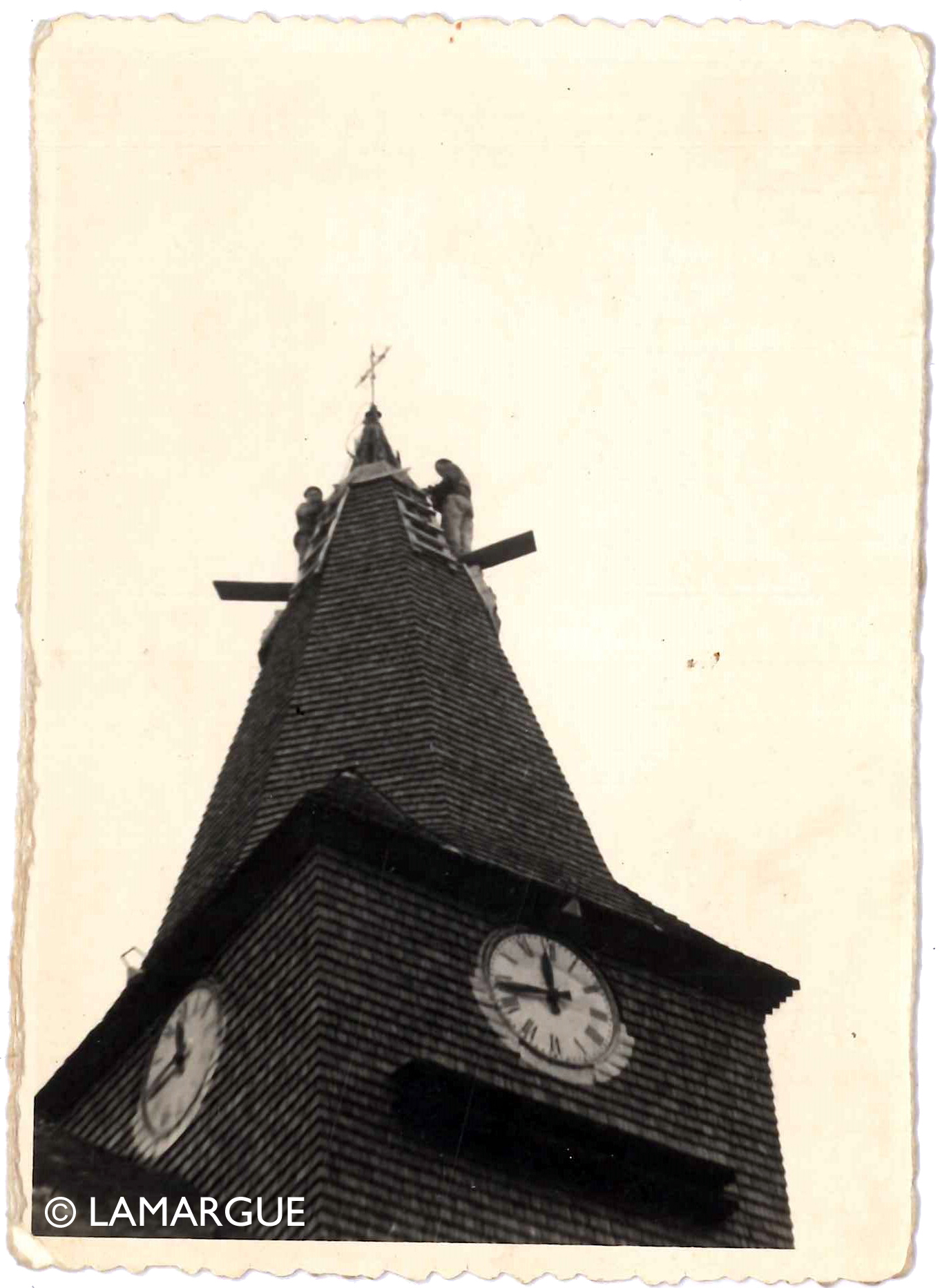 Clocher reconstruit en 1955-1956 - Crédit photo Collection LAMARGUE