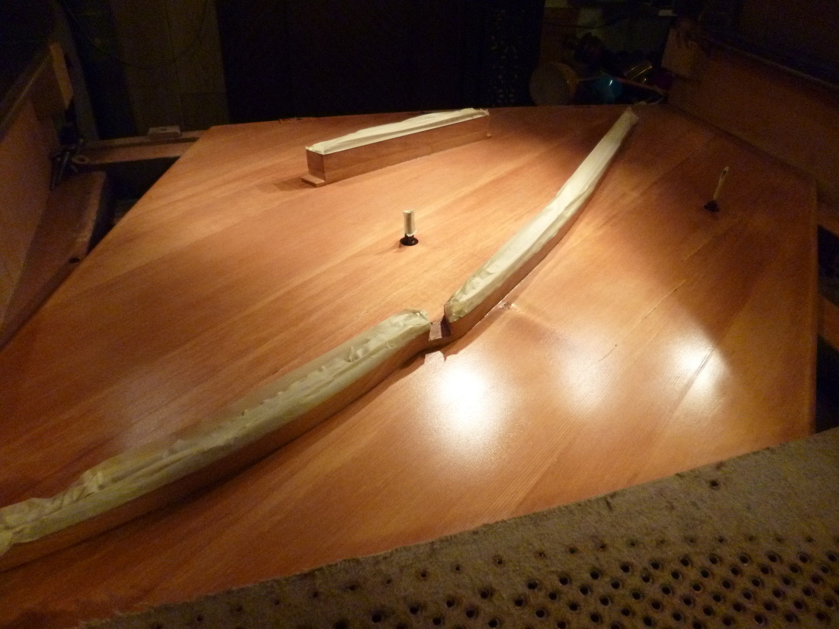 Protection des chevalets de table avant vernis