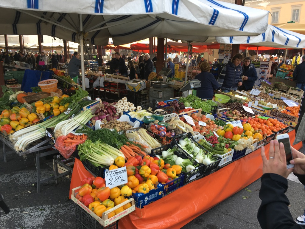 FRESH FOODS AT MARKET IN ITALY