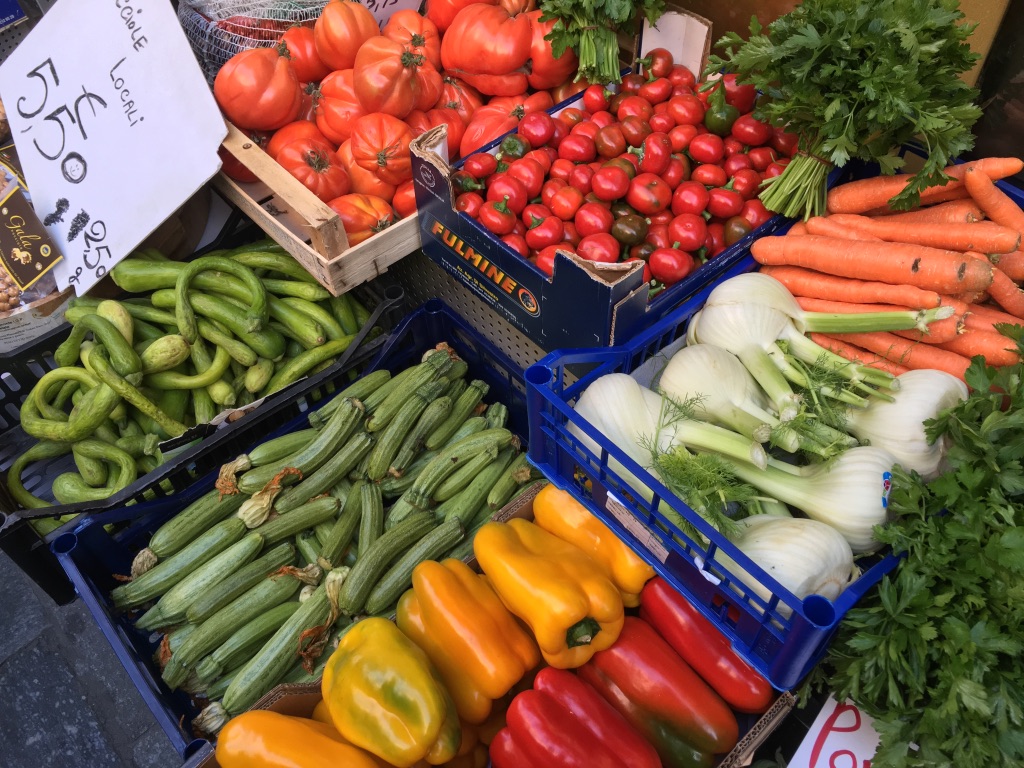 FRESH FOODS AT MARKET IN ITALY