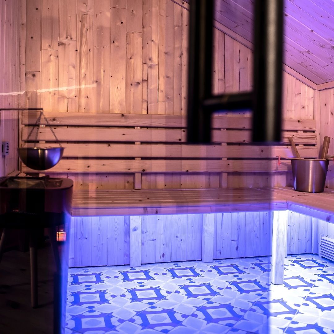 Séance de halothérapie en sauna traditionnel : respirez la pureté des peirres de sel de l'Himalaya pour une cure de déconnexion