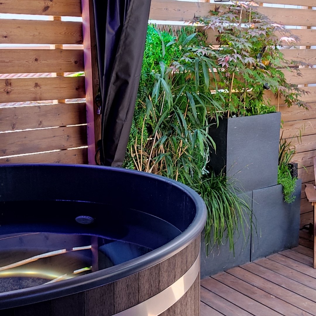 séjour nature et bien-être gîte avec terrasse bois et bain nordique privé entre les plaines d'Alsace et le Massif Vosgien.