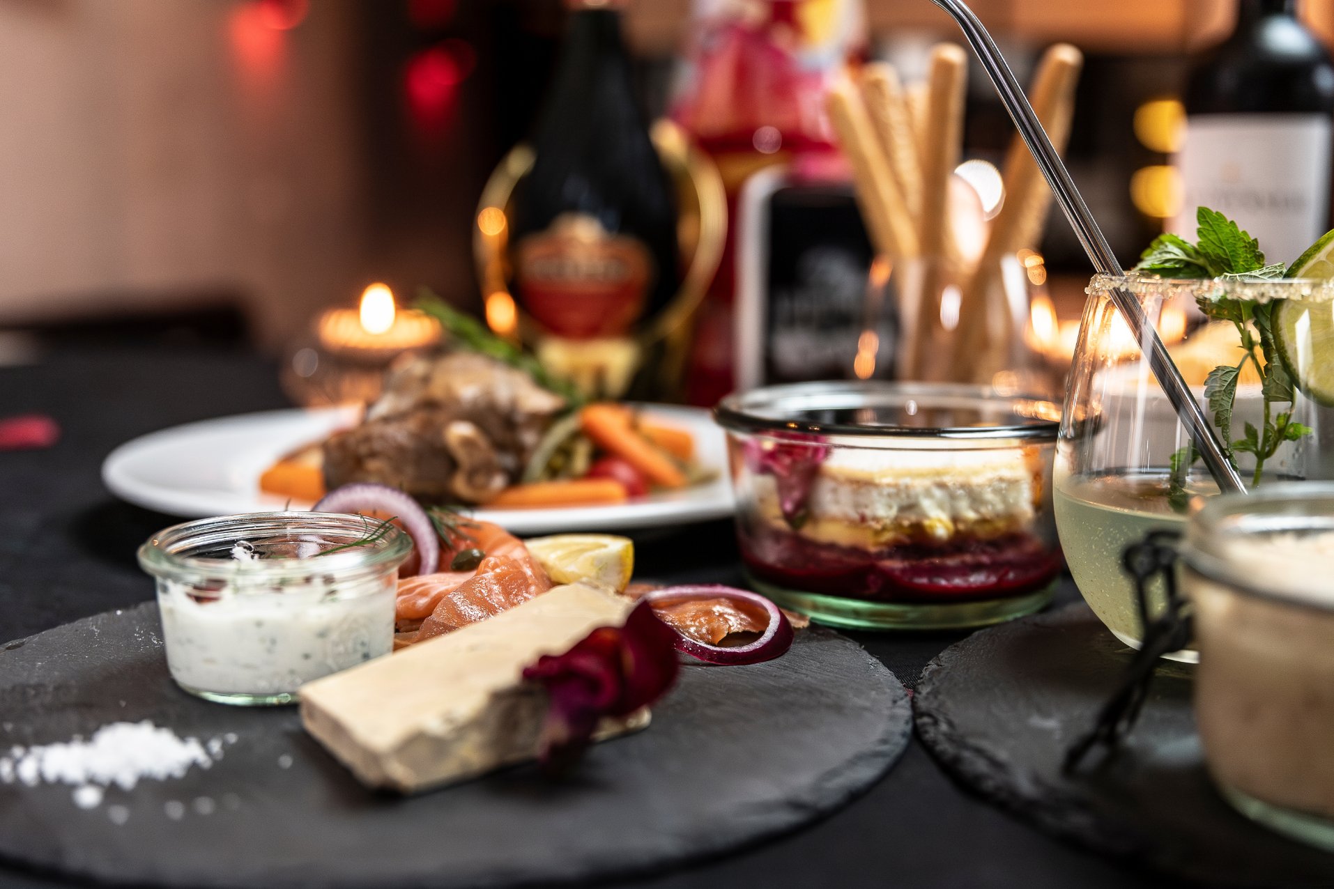 Table de fête gastronomique avec traiteur privatif, une expérience de luxe en hôtel-spa dans les Vosges.