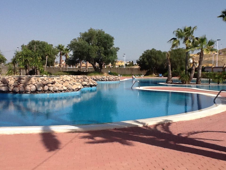 das wunderschön gestaltete Freibad