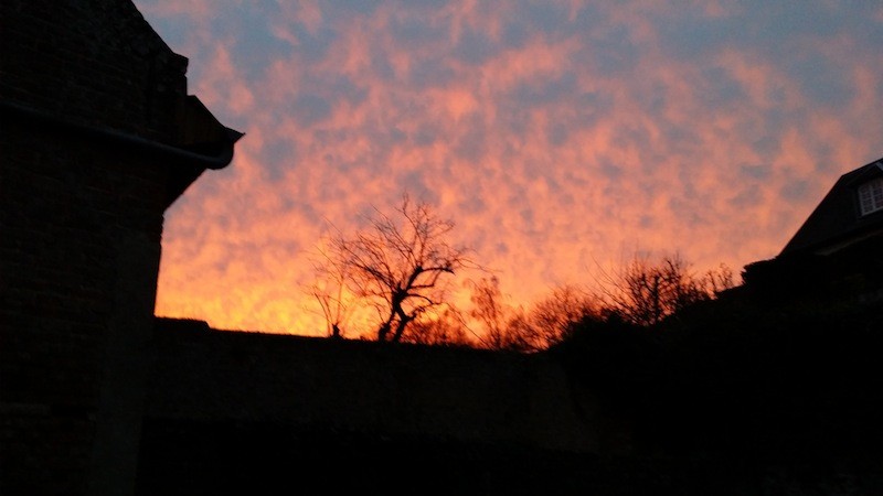 le soleil en feu un soir d'hiver