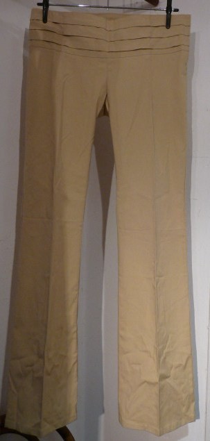 Pantalon gabardina elastizado con detalle en cintura y elastico lateral