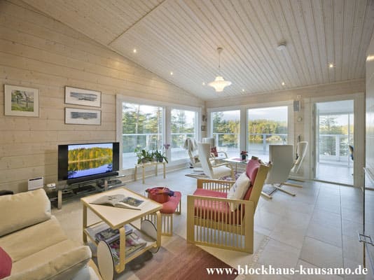 Wohnzimmer im Blockhaus: Exklusives Wohnen aus Massivholz 
