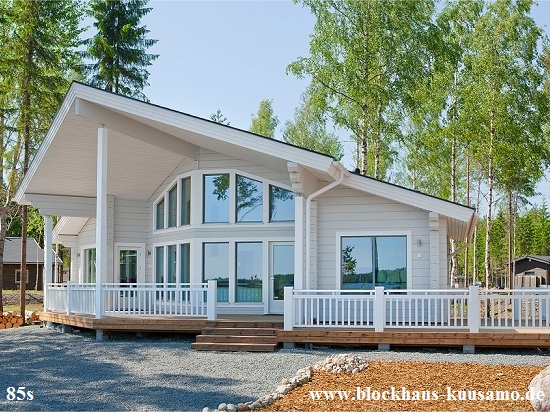 Holzhaus in massiver Blockbauweise