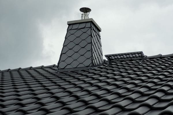 Blockhaus - Wohnhaus - Dacheindeckung - Schornstein  