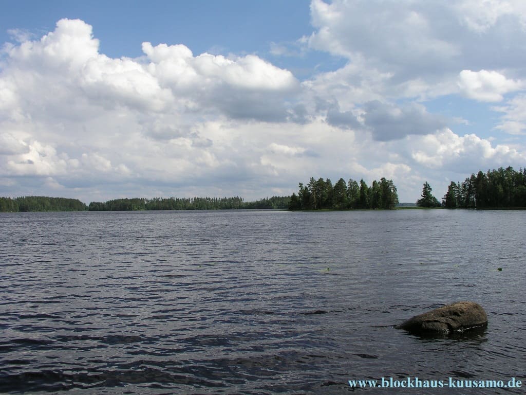 Finnische Seelandschaft vor Gewitter