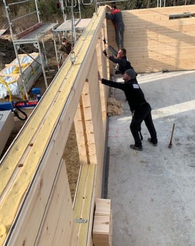 Blockhausbau - Baustelle - Holzhaus in massiver Blockbauweise - Finnsche Holzhäuser mit Planung und Montage deutschlandweit
