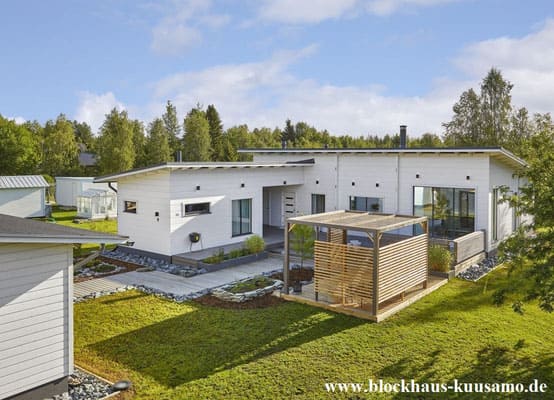 Barrierefreies Pultdachhaus aus Massivholz - Blockhaus für ein perfektes Wohngefühl - Moderne Holzhäuser - Massivholzhaus - Zeitgemäß und zukunftsorientiert - Holzbau