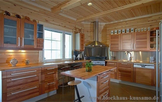 Landhaus - Wohnküche im Blockhaus - Blockhäuser Bauen in Niedersachsen - Stade - Energiesparhaus - Niedrigenergiehaus  