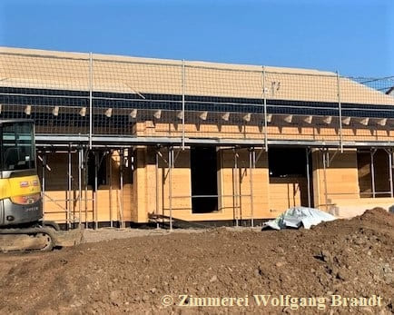 Blockhaus Baustelle am Abend des neunten Arbeitstages  