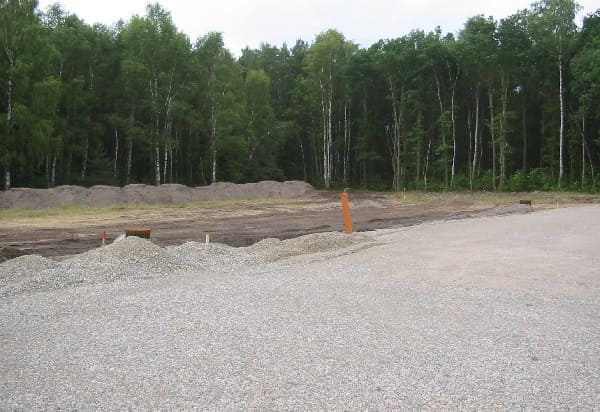 Grundstück auf einem Neubaugebiet - Holzhaus kaufen und Bauen - Preise - Nebenkosten, Blockhaus Bauen, Holzhäuser, Hausbau, Wohnhaus, Planung, Bausatz Einfamilienhaus, Architekt, Grundstück, Baugenehmigung, Wohngebiet, Bauplatz, Baustelle.