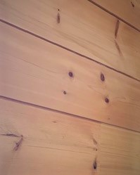 Holzwand in massiver Blockbauweise mit passgenauen, formstabilen Lamellenbalken aus Finnland