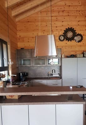 Moderne offene Küche wurde eingebaut   
