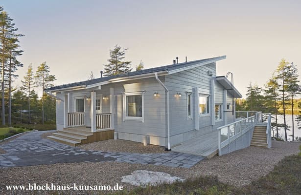 Blockhaus Bungalow - Architektenhaus mit Pultdach in massiver Blockbauweise - Ökologischer und nachhaltiger Blockhausbau - Finnische Holzhäuser