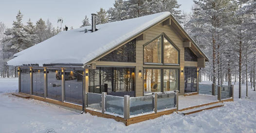 Ebenerdiges Holzhaus in massiver Blockbauweise 