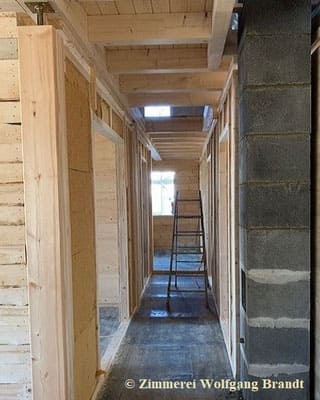 Innenausbau im Blockhaus - Naturdämmstoffe - ökologische Wärmedämmung - ‎Holzfaserdämmplatten - CO2-neutral - Ökohaus  