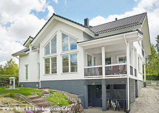 Einfamilienhaus mit Keller am Hang