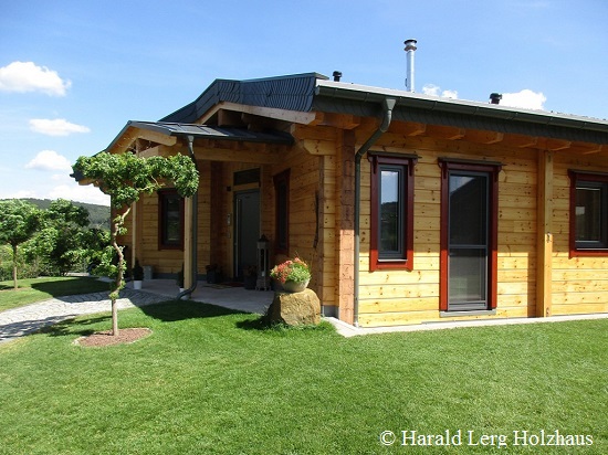 Elegantes Massivholzhaus - Holzhaus in Blockbauweise - Designhaus - Einfamilienhaus Hessen 