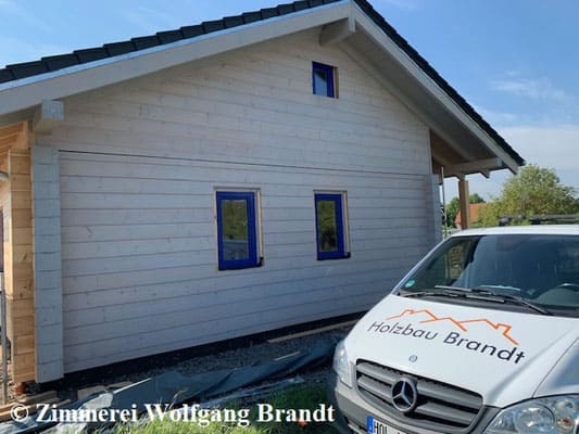 Holzhaus in Blockbauweise - Giebelansicht 