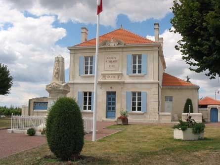 Mairie de Saint-Léger et son monument aux morts