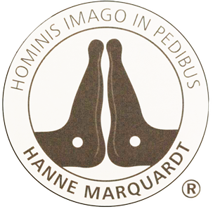 Logo Hominis imago in pedibus von Hanne Marquardt