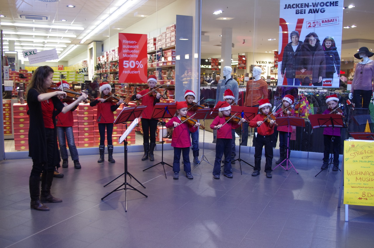 Dezember 2012 - Benefizauftritt im Einkaufszentrum "Ikarus"