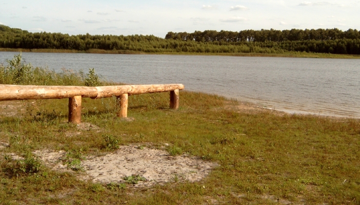 Großer Pinnowsee, Badestelle (kleiner Strand) / weicher schlammiger Sand, aber man sollte ohnhin hier auf das Baden verzichten (Naturschutz)  