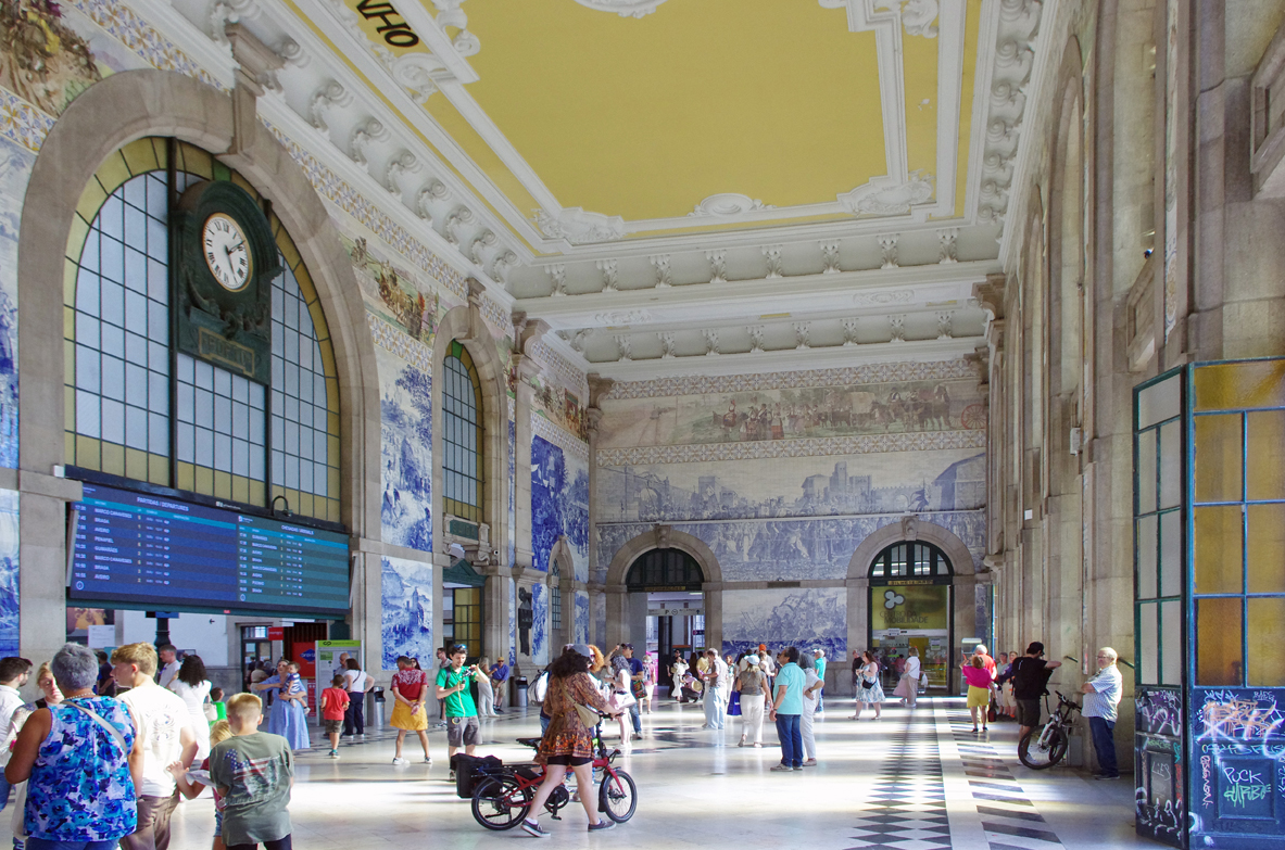 Estação de comboios São Bento