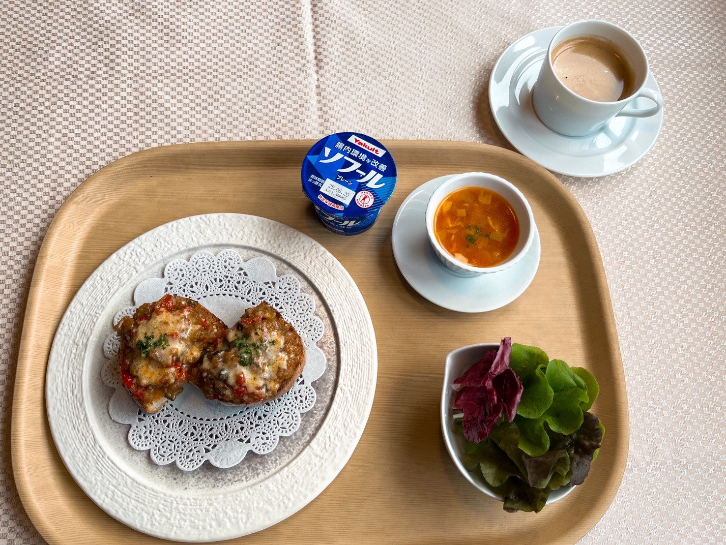 洋食：オープンサンド・サラダ・季節のスープ・ヨーグルト・コーヒーまたは紅茶