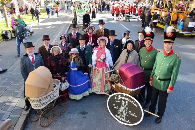 Gruppenfoto aller Teilnehmer