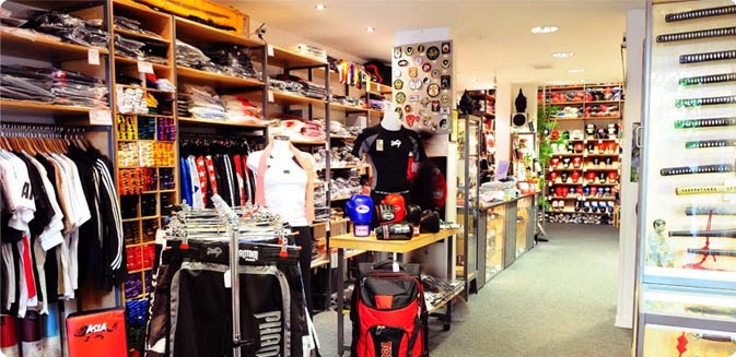 Umfangreiches Angebot zum Thema Martial Arts bei Asia Sports in Hamburg