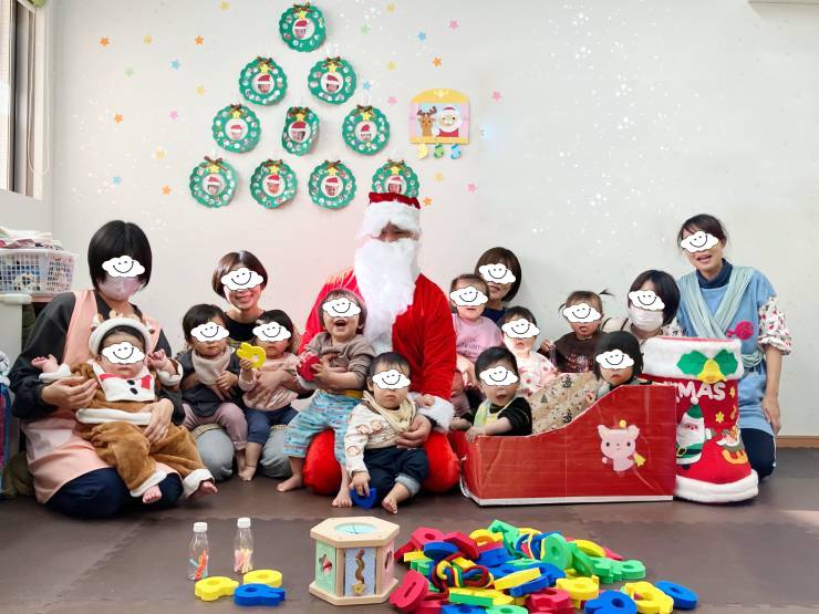 バンビ組（０歳児）初めてのクリスマス会
