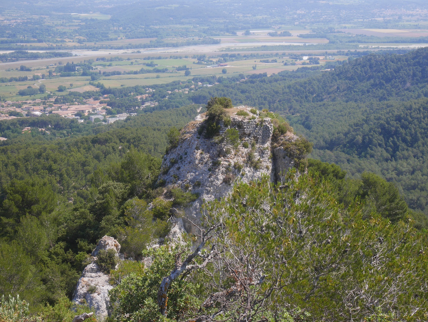 43-Mais ça vaut le coup: vue sur la Roque et le Castellas