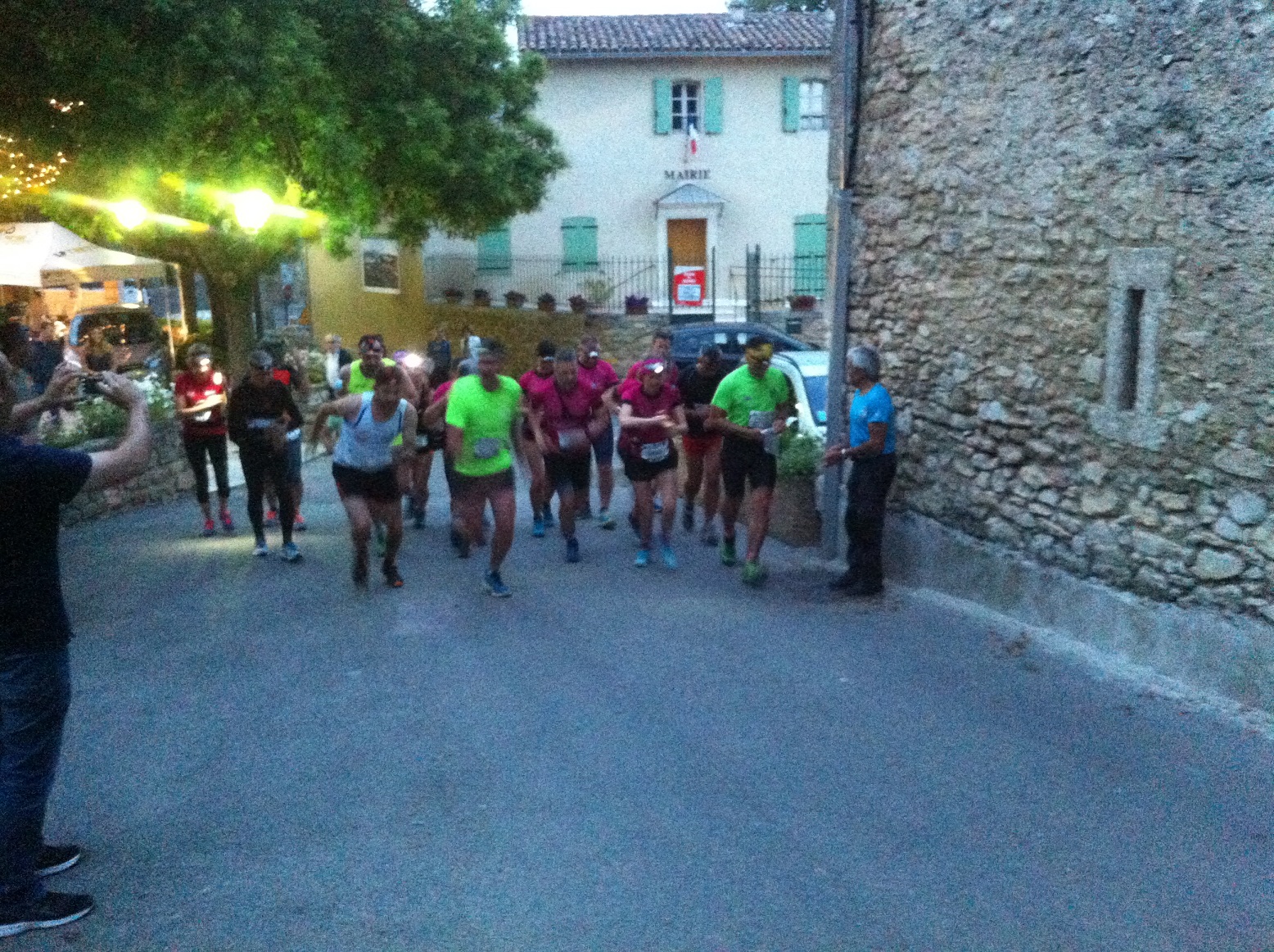 11-Top départ! (oui, on est proche d'un départ style marathon ou UTMB..)