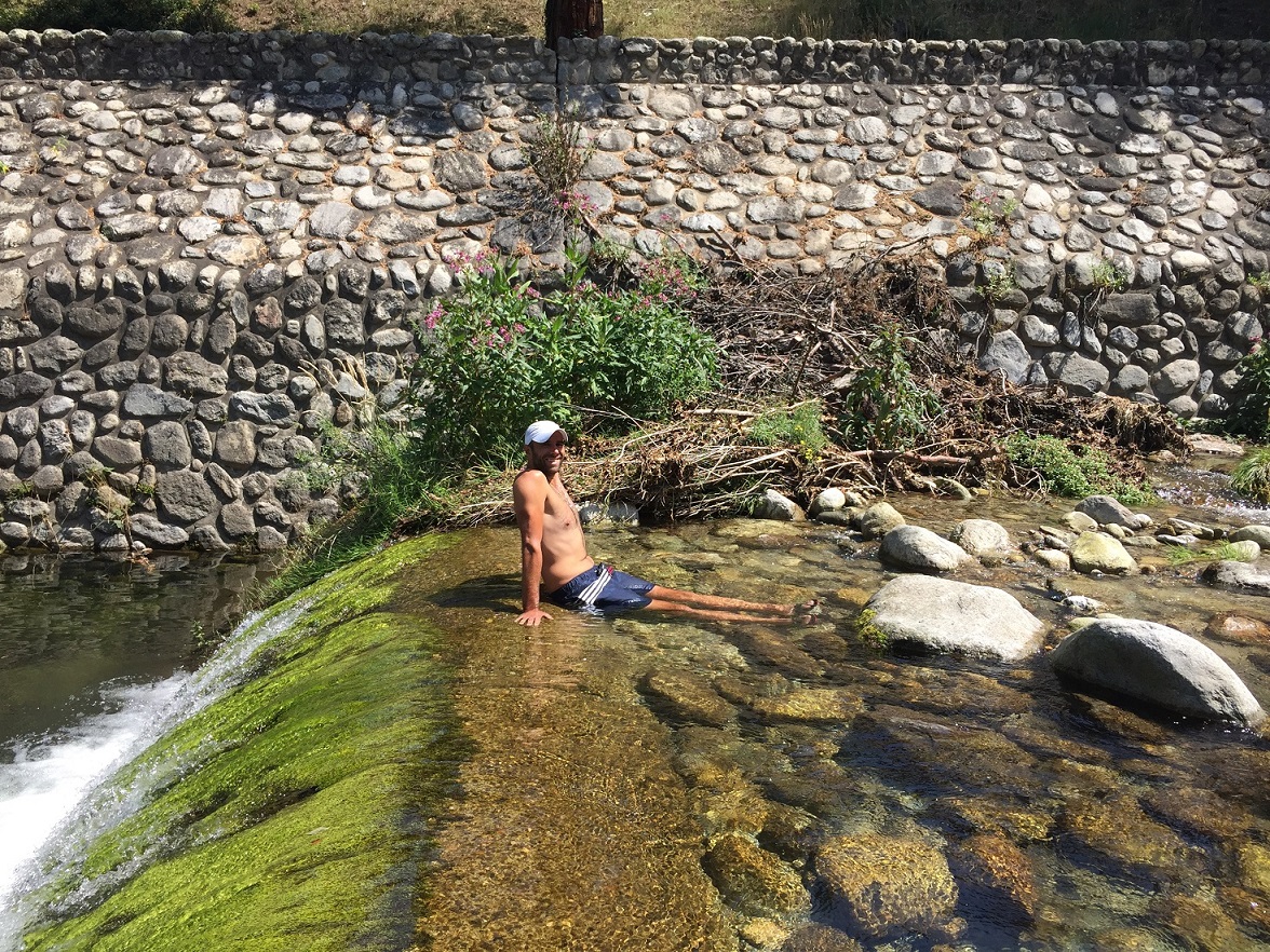 48-Et baignade dans la rivière requinquante