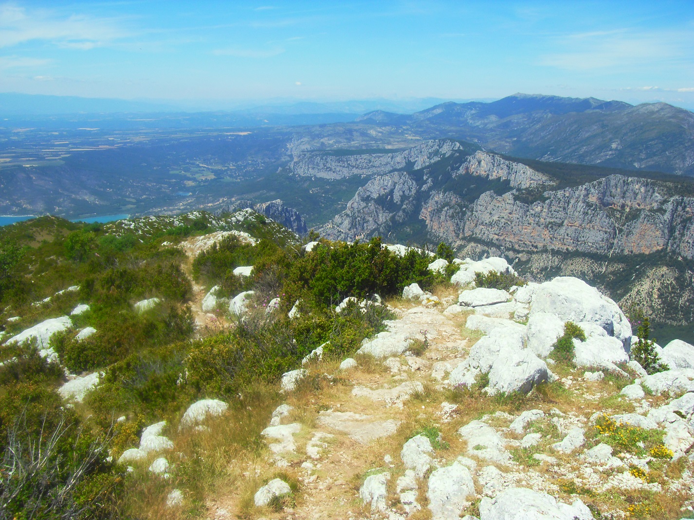 57-On descend par la crête dans un panorame de rêve