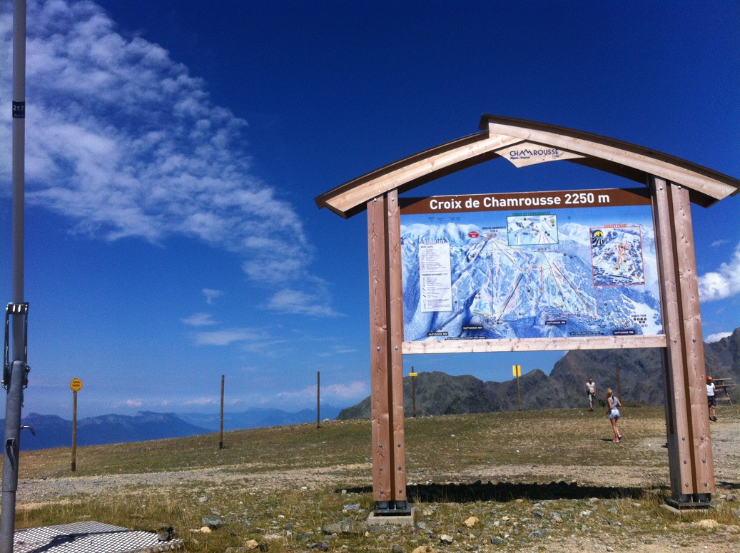 33-Croix de Chamrousse (2250m), les 4 Tac-trailers y sont montés..