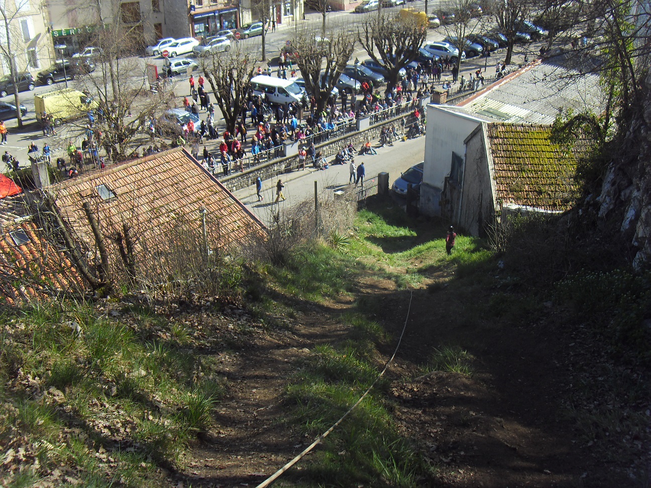 74-Une dernière descente jusqu'à l'arrivée et nos supporters